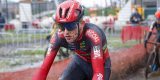 Yorben Lauryssen wint Baskische cross in de diepe modder