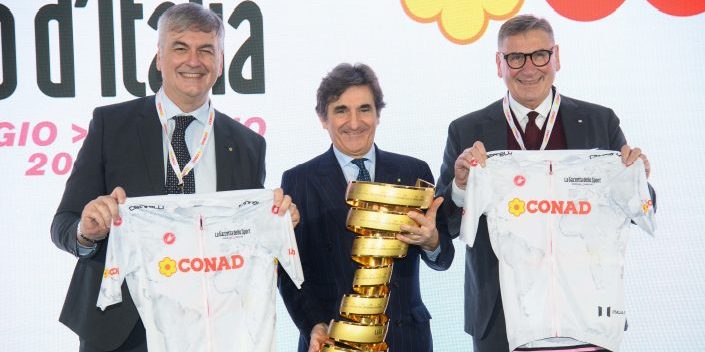 Supermarktketen Conad prijkt vanaf 2025 op witte trui in Giro d’Italia