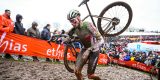 Afzien in de modder? Joran Wyseure (3e) heeft zich vooral ‘enorm geamuseerd’
