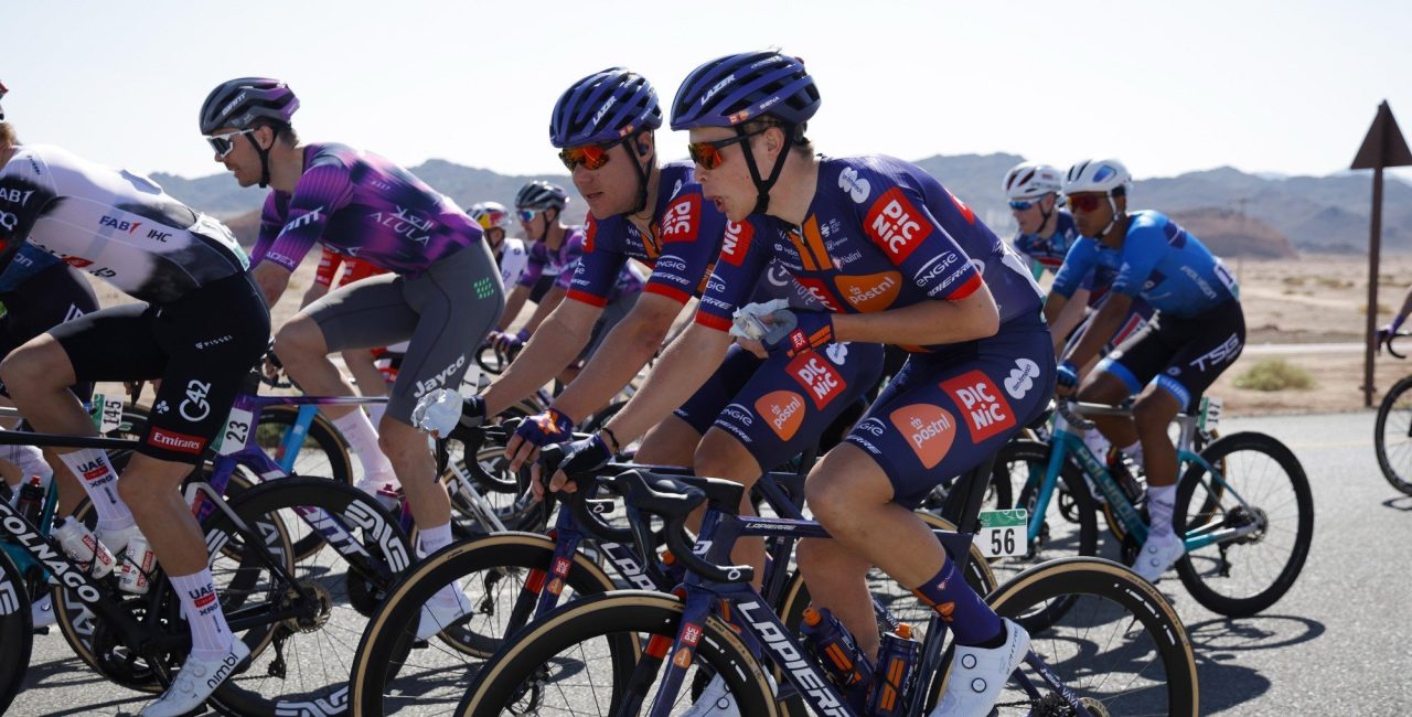 Picnic PostNL kent ‘goede start’ in AlUla Tour, ondanks mindere sprint van Fabio Jakobsen