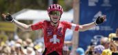 Noemi Rüegg klopt Silke Smulders op Willunga Hill en slaat dubbelslag in Tour Down Under