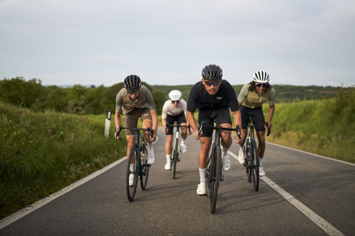 Winactie: Maak kans op een Uvex Surge Aero-helm (t.w.v. €249,95)