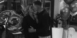 Jarige Mathieu van der Poel viert feest met vriendin Roxanne en taart