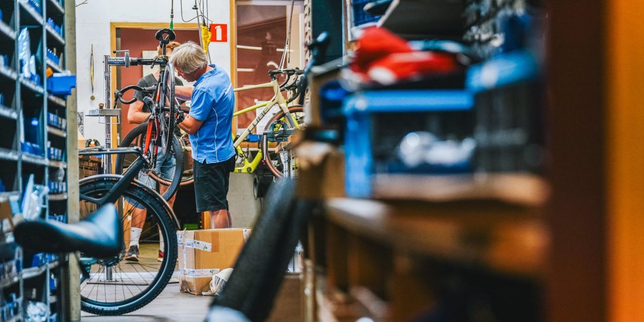 Er zijn steeds minder fietsenwinkels in Nederland, en die daling zet door