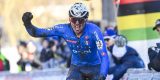 WK veldrijden 2025: Mattia Agostinacchio verovert na knotsgekke race wereldtitel bij junioren