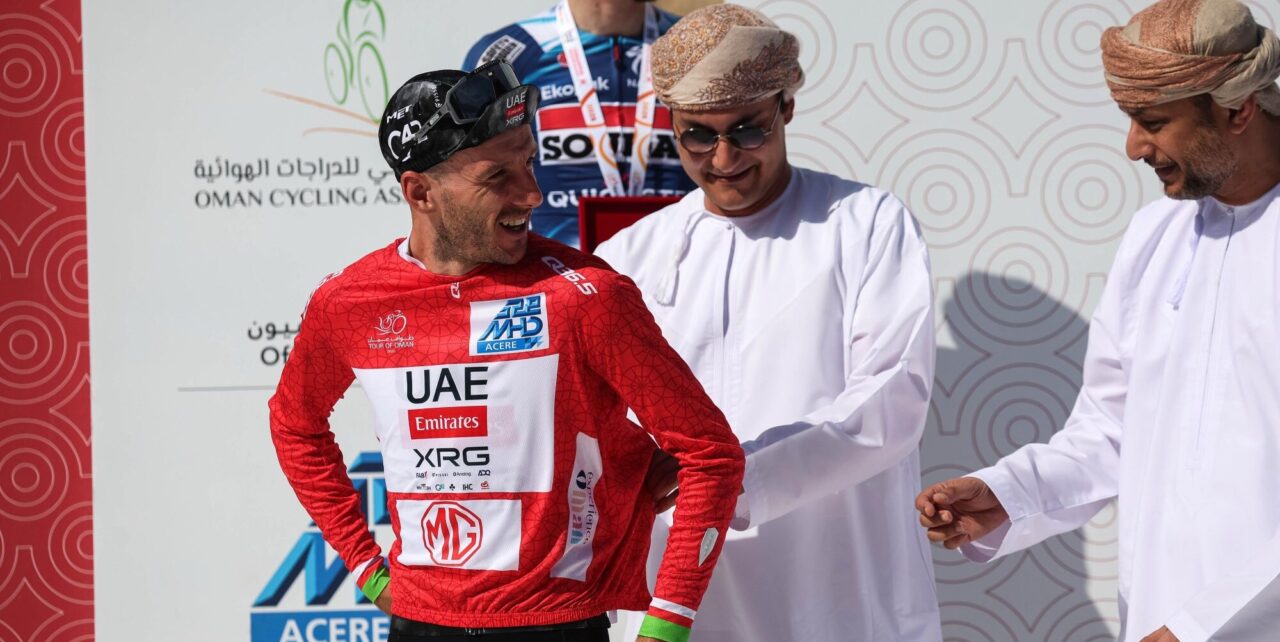 Adam Yates triomfeert in Tour of Oman: “Goede signalen voor wat komt”