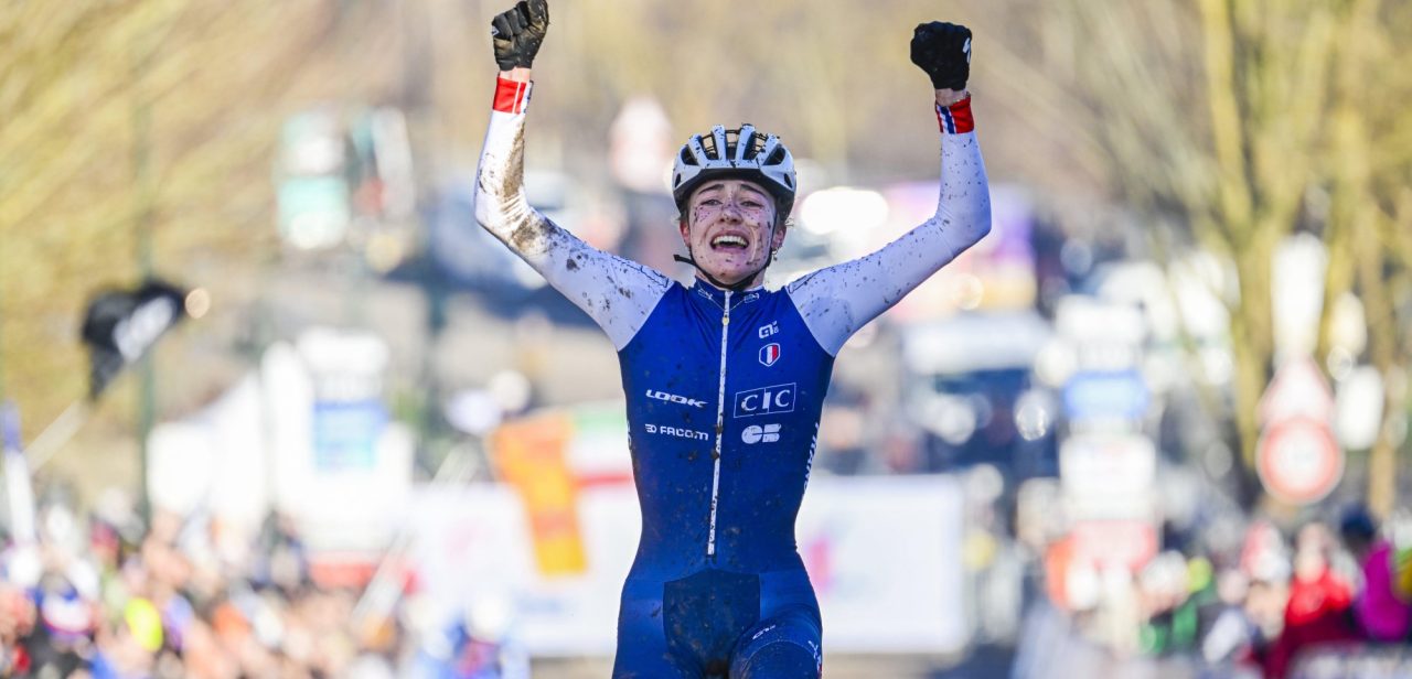 WK veldrijden 2025: Lise Revol wint juniorenkoers vol plottwists, Mae Cabaca zesde
