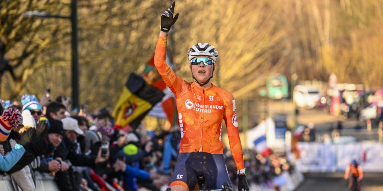 WK veldrijden 2025: Fem van Empel prolongeert titel na geweldig gevecht met Lucinda Brand