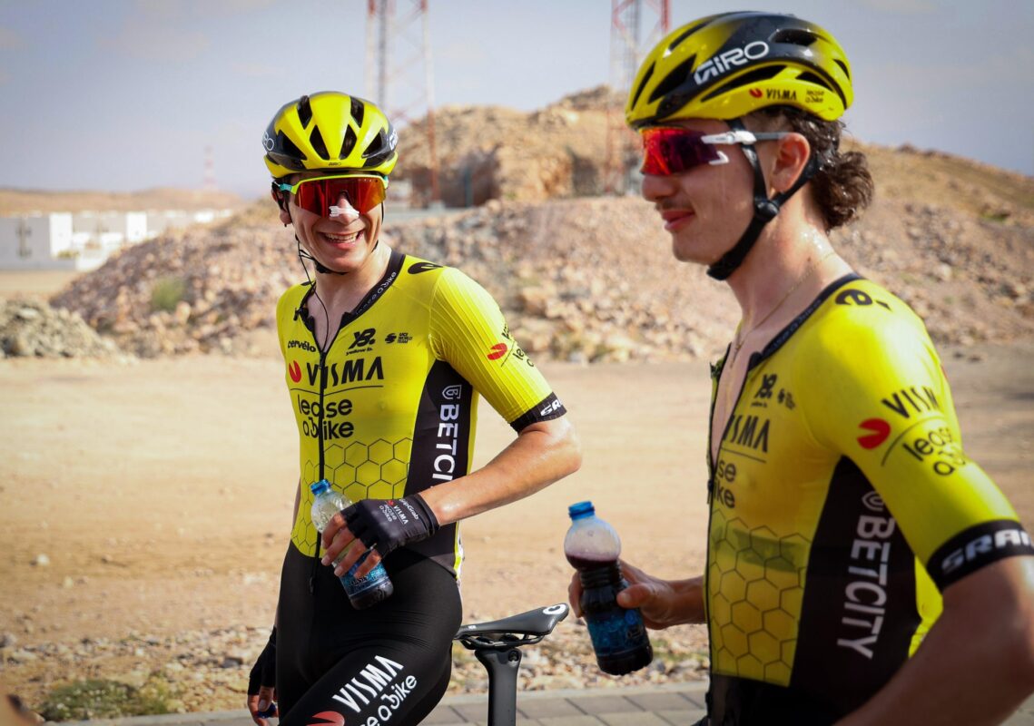Cian Uijtdebroeks zesde bij eerste test in Tour of Oman: “Motor moet nog wat opwarmen”