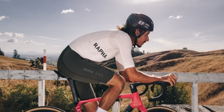 Rapha onthult nieuwe koersbroek, na 400.000 kilometer testen