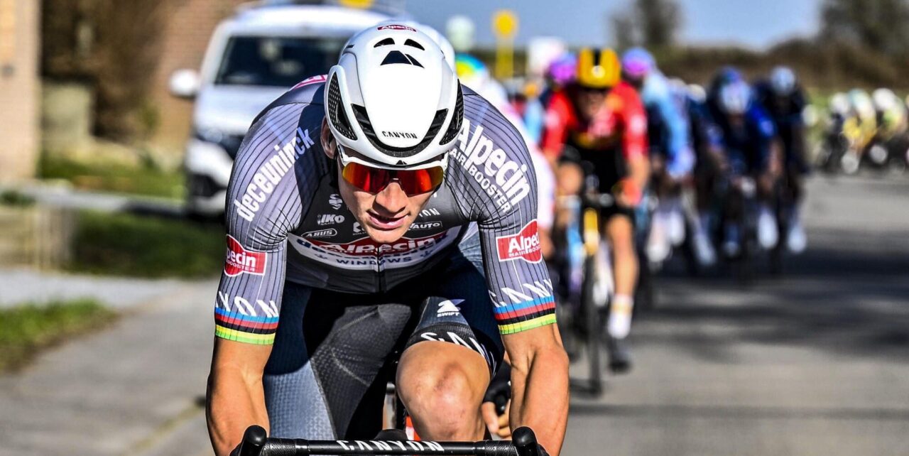 Mathieu van der Poel met rugnummer 1 aan de start van sterk bezette Tirreno-Adriatico