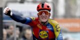 Wat begon als ‘weer een vreselijke’ dag, werd een triomftocht voor Mads Pedersen