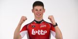 Belgisch talent Milan De Ceuster wint Dorpenomloop Rucphen vanuit kopgroep vol Nederlanders