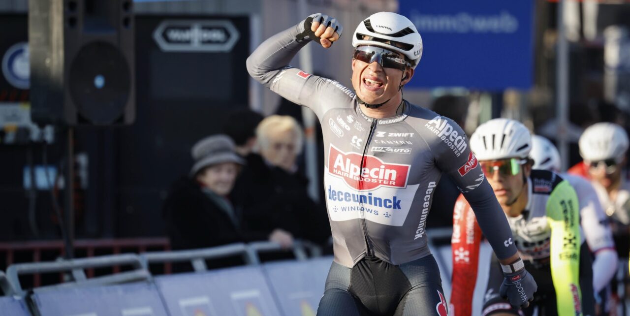 Jasper Philipsen dankt ‘parttime lead-out’ Kaden Groves: “Gaat denk ik ook mee naar de Tour”