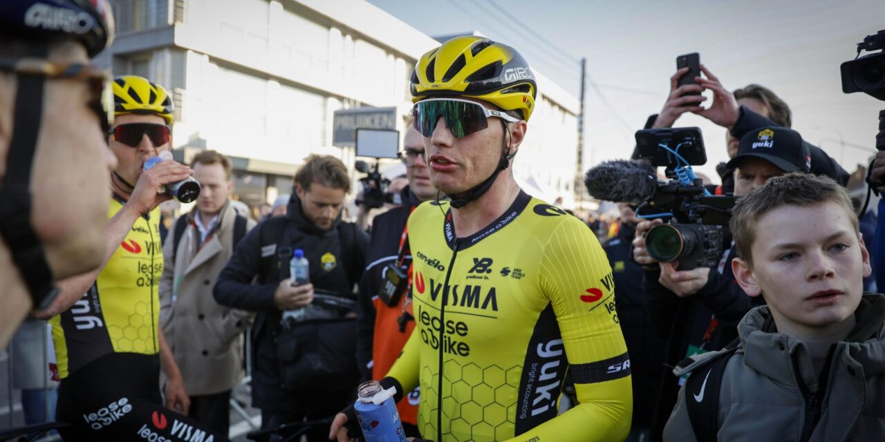 Olav Kooij buigt het hoofd voor Jasper Philipsen: “Niet meer de benen om te remonteren”