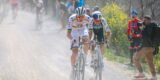 Geen modder maar stofhappen: zonnig weer tijdens Strade Bianche