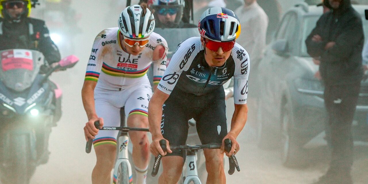 Tom Pidcock baalt na Strade Bianche: “De val van Pogacar verhoogde mijn kansen, maar hij was te sterk”