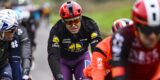 Jonathan Milan hard onderuit in regenrit Tirreno-Adriatico