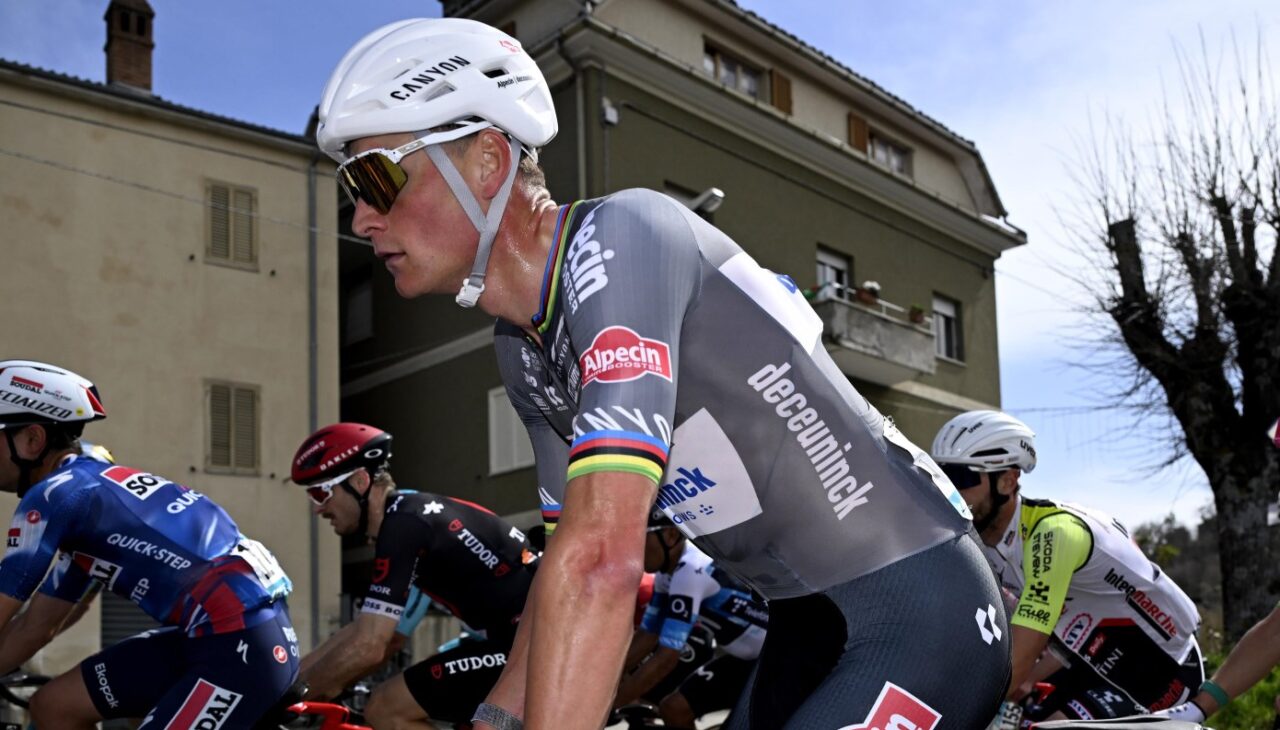 Wellicht geen zege in Tirreno, maar Mathieu van der Poel en entourage ‘wel met vertrouwen’ richting San Remo
