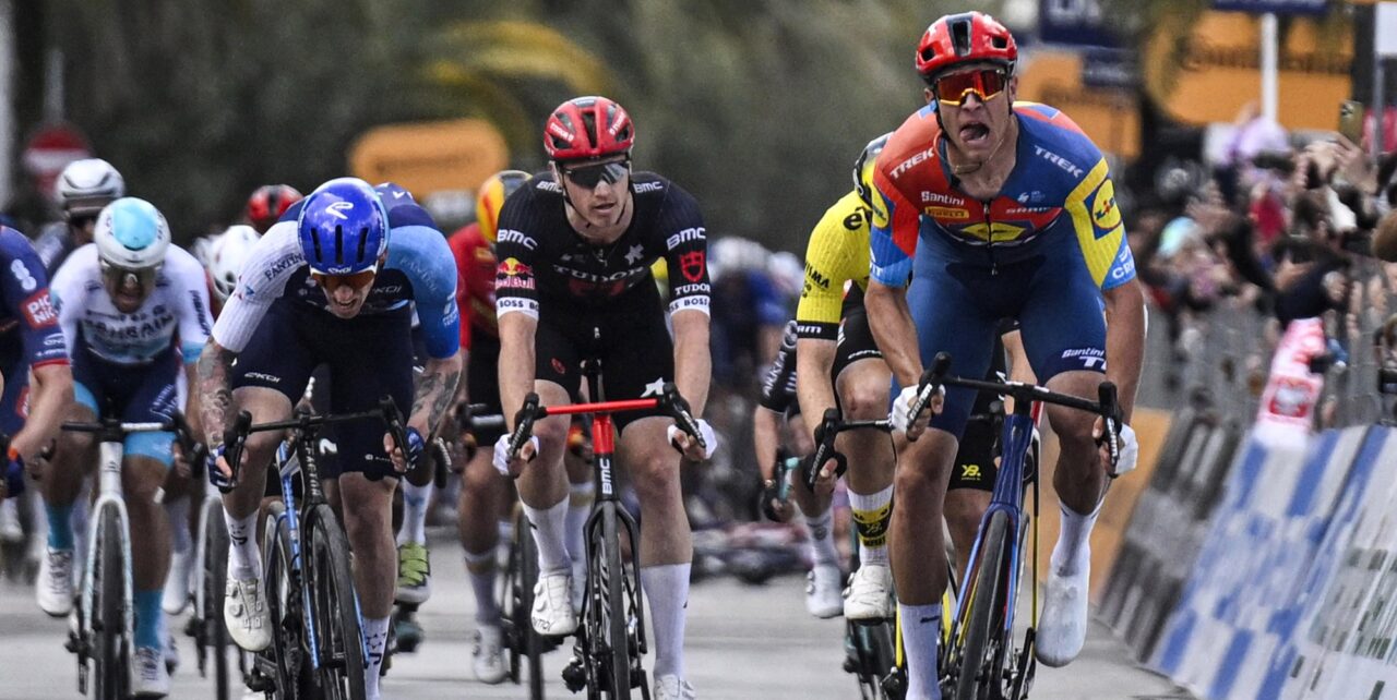 Milan wint weer in Tirreno-Adriatico, Van der Poel test de benen en Ayuso boekt eindzege