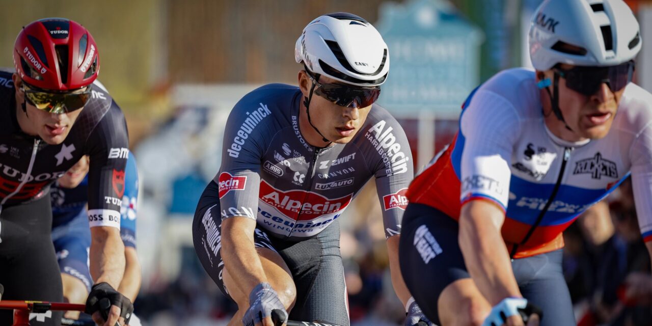 Jasper Philipsen laat van zich horen na harde val in Nokere Koerse