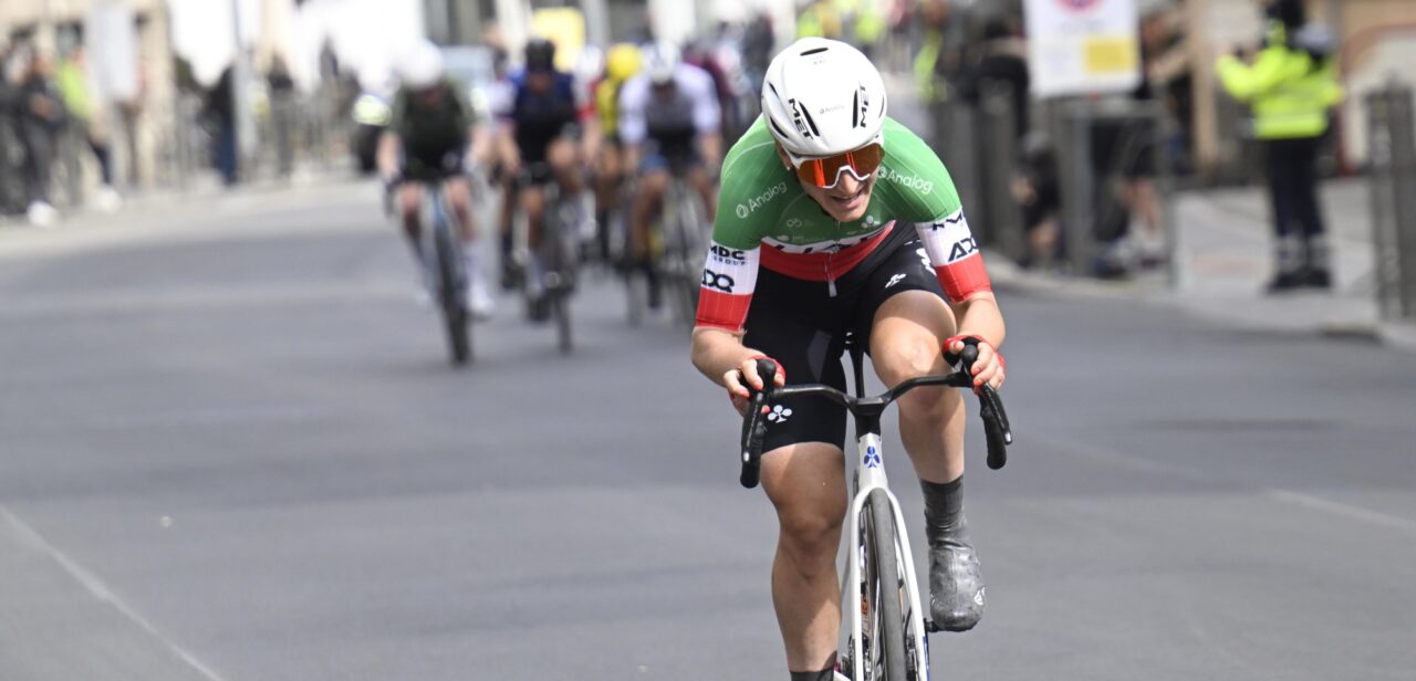 Liveblog Dwars Door Vlaanderen 2025 – Longo Borghini wint na knappe solo
