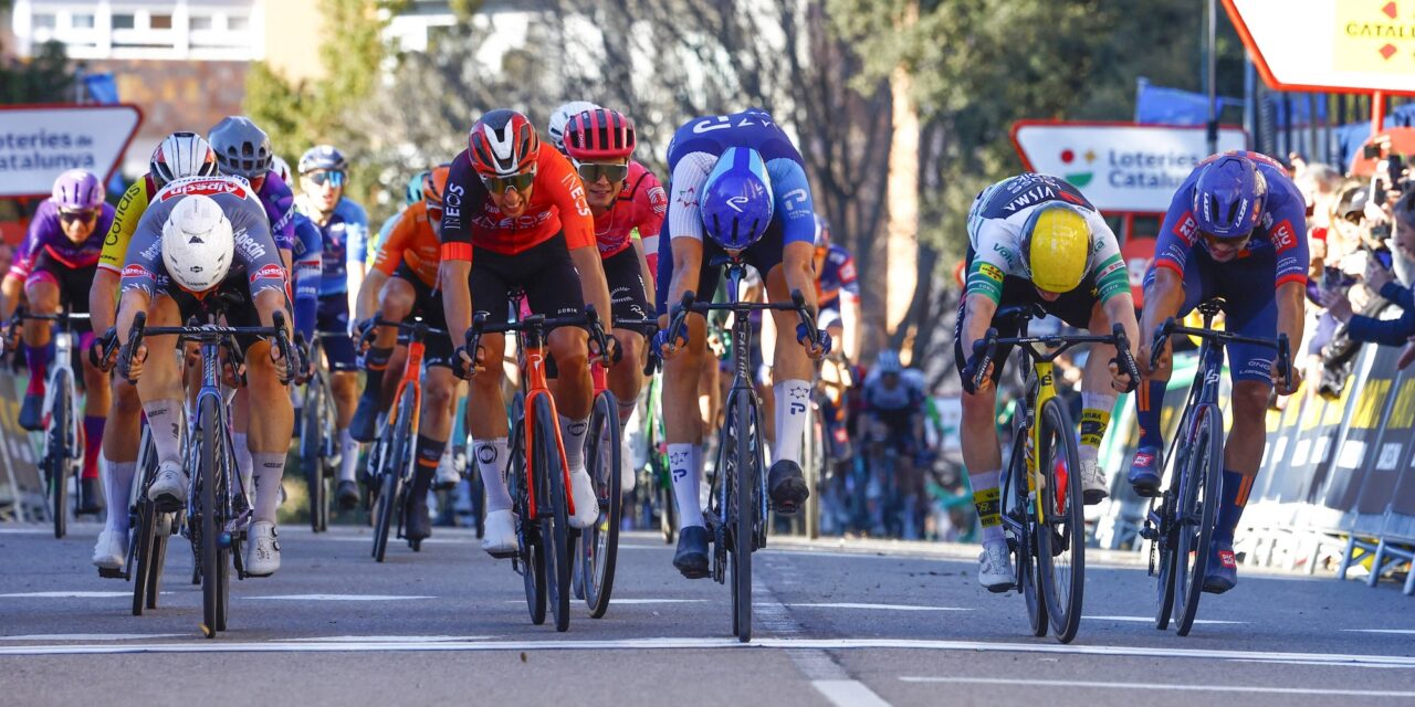 Ethan Vernon vloert favorieten Brennan en Groves in spannende sprint Ronde van Catalonië