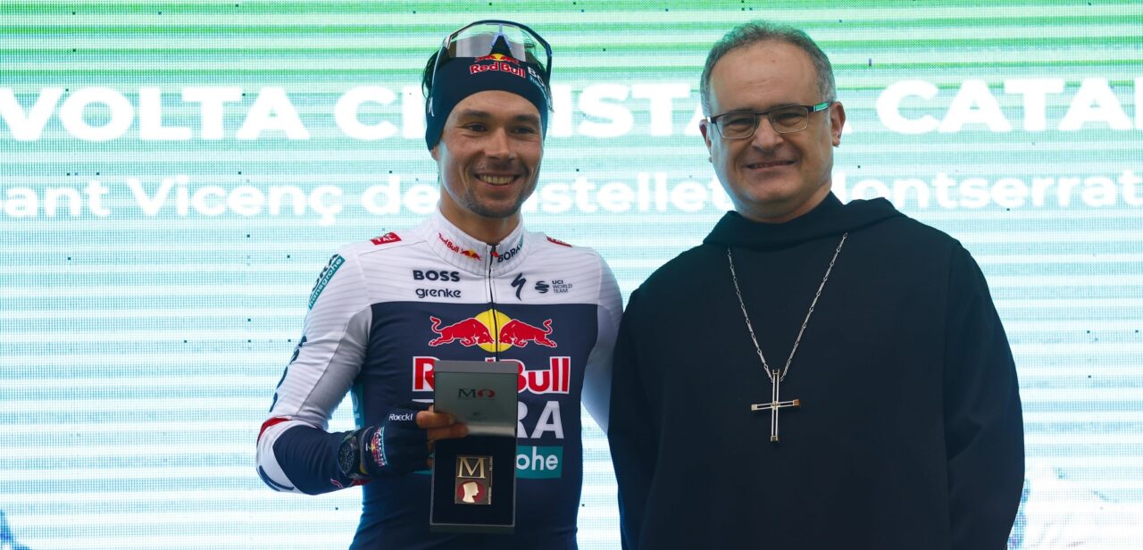 Nieuwe leider Roglic wil nog geen conclusies trekken: “Misschien rijdt Ayuso nog wel minuten weg”