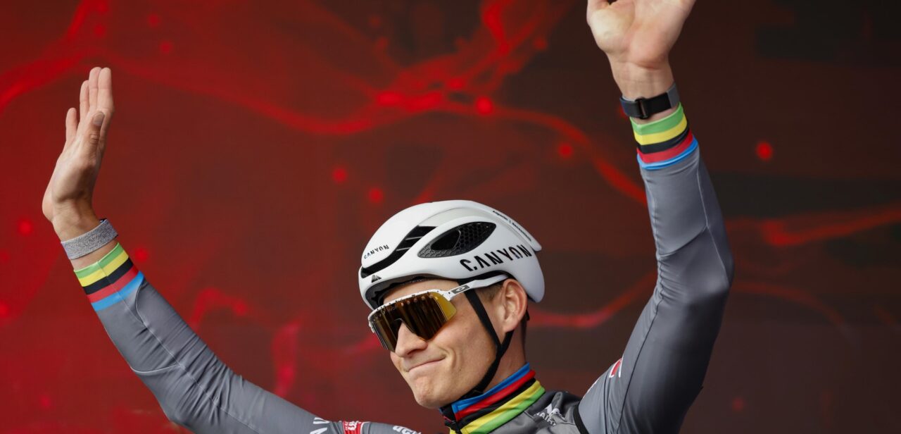 Mathieu van der Poel krijgt – dankzij Roxanne – gepersonaliseerde golfballen van E3 Saxo Classic