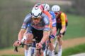 Toeschouwer misdraagt zich en spuugt naar Mathieu van der Poel tijdens E3 Saxo Classic