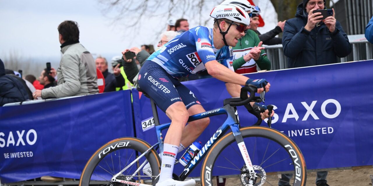 Pedersen had ‘verschrikkelijk’ moment door Van der Poel, maar redt wel de dag voor Soudal Quick-Step