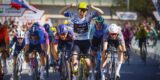 Brennan klopt Del Grosso na waaierrit in Ronde van Catalonië, Ayuso pakt leiderstrui af van Roglic