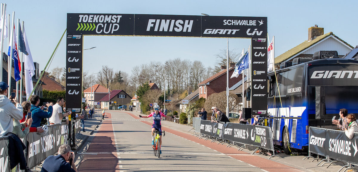 Jelle de Vries en Canadese Sidney Swierenga eerste leiders in Giant Schwalbe Toekomstcup