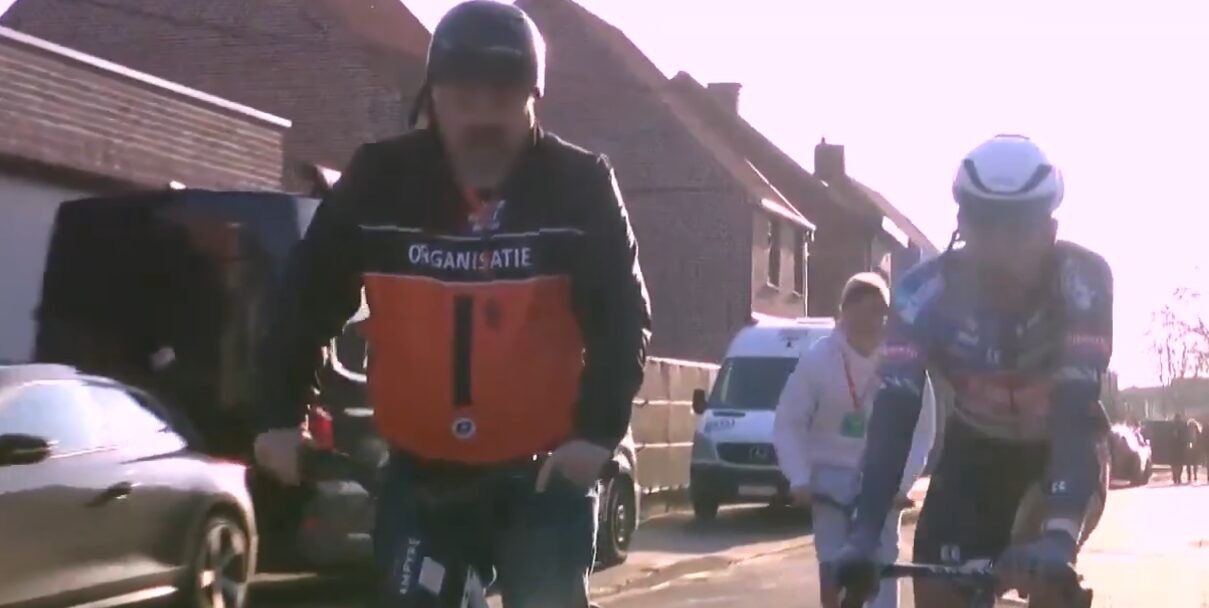 Vrijwilliger Rik Bossuyt ging vorig jaar viral met zijn step, maar koos deze Kuurne voor ander voertuig