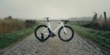 Mathieu van der Poel rijdt Parijs-Roubaix op custom Aeroad geïnspireerd door kasseienimpact