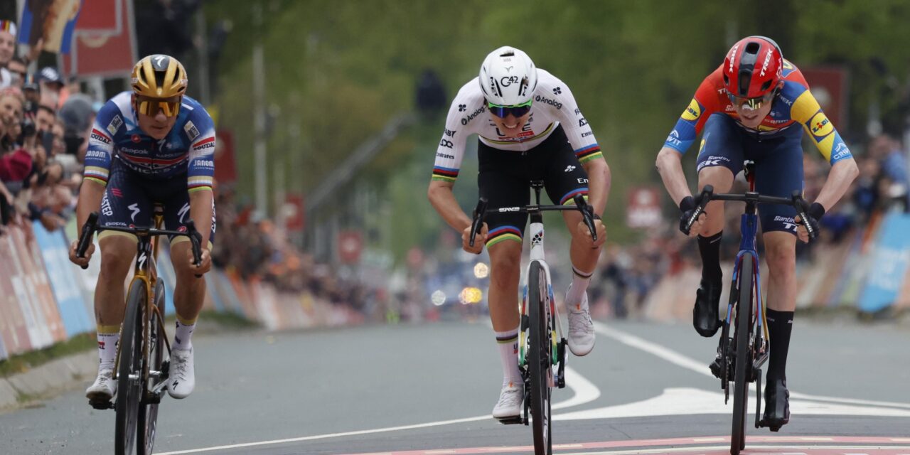 Mattias Skjelmose verrast Pogacar en Evenepoel na zinderende Amstel Gold Race