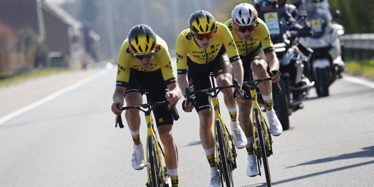 Visma | Lease a Bike met uniek ‘bijenshirt’ aan de start van Ronde van Vlaanderen