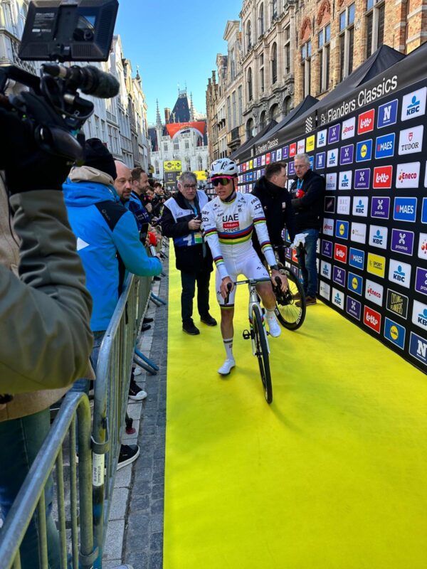 Tadej Pogacar beseft dat Mathieu van der Poel in topvorm is: “Maar voel mezelf ook geweldig”