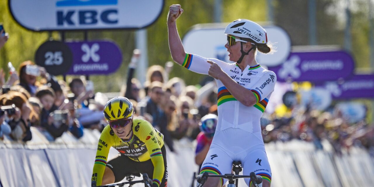 Recordzege doet Lotte Kopecky weinig in Ronde van Vlaanderen: “Blij dat ik kon winnen in regenboogtrui”