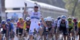 Tim Merlier sprint veel sneller dan Jasper Philipsen en wint weer de Scheldeprijs