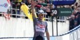 Fenomenale Mathieu van der Poel krijgt Tadej Pogacar klein en soleert naar derde zege in Parijs-Roubaix
