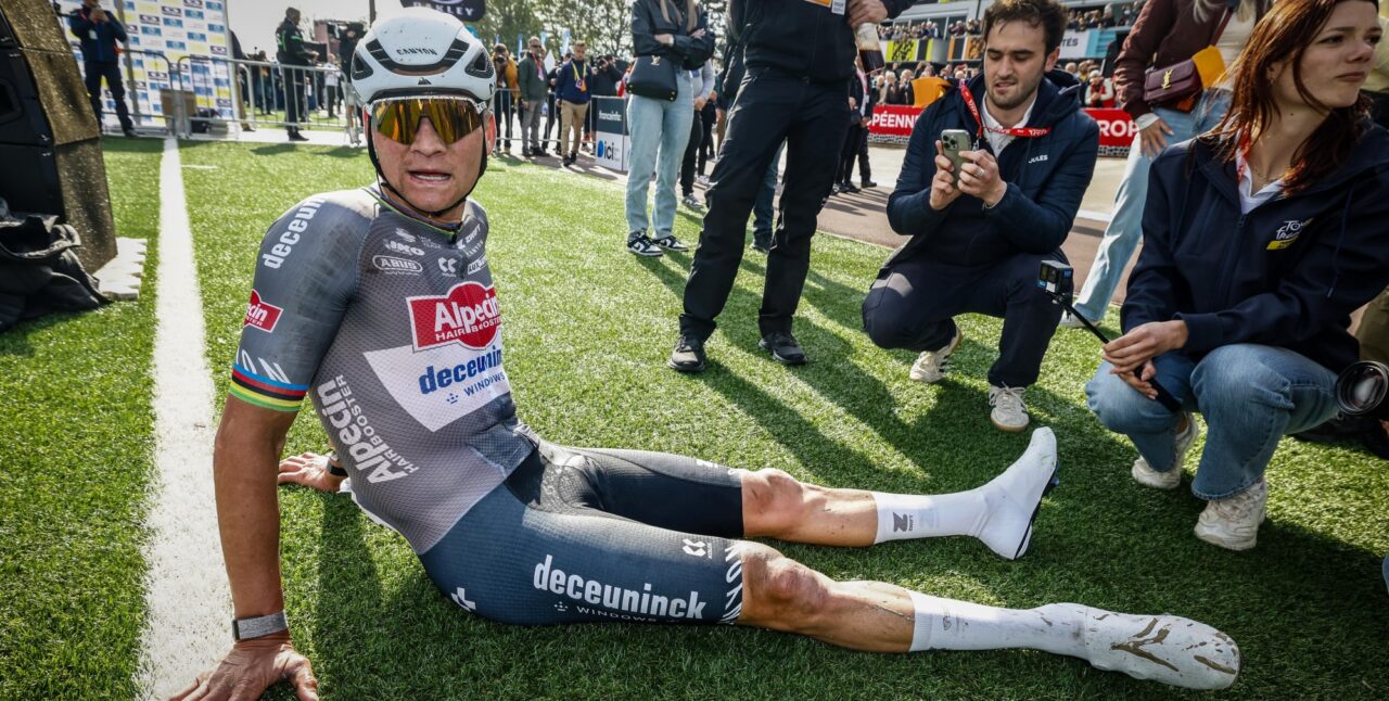 Na hattrick zet Mathieu van der Poel punt achter voorjaar: “Niet mijn favoriete zege in Roubaix”
