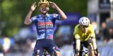Remco Evenepoel wint direct bij terugkeer Brabantse Pijl na spannend sprintduel met Wout van Aert