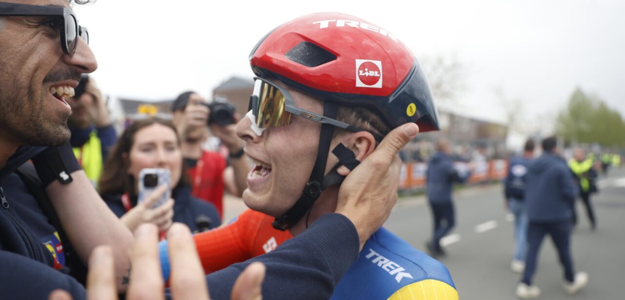 Amstel Gold Race-winnaar Mattias Skjelmose komt hard ten val in Waalse Pijl