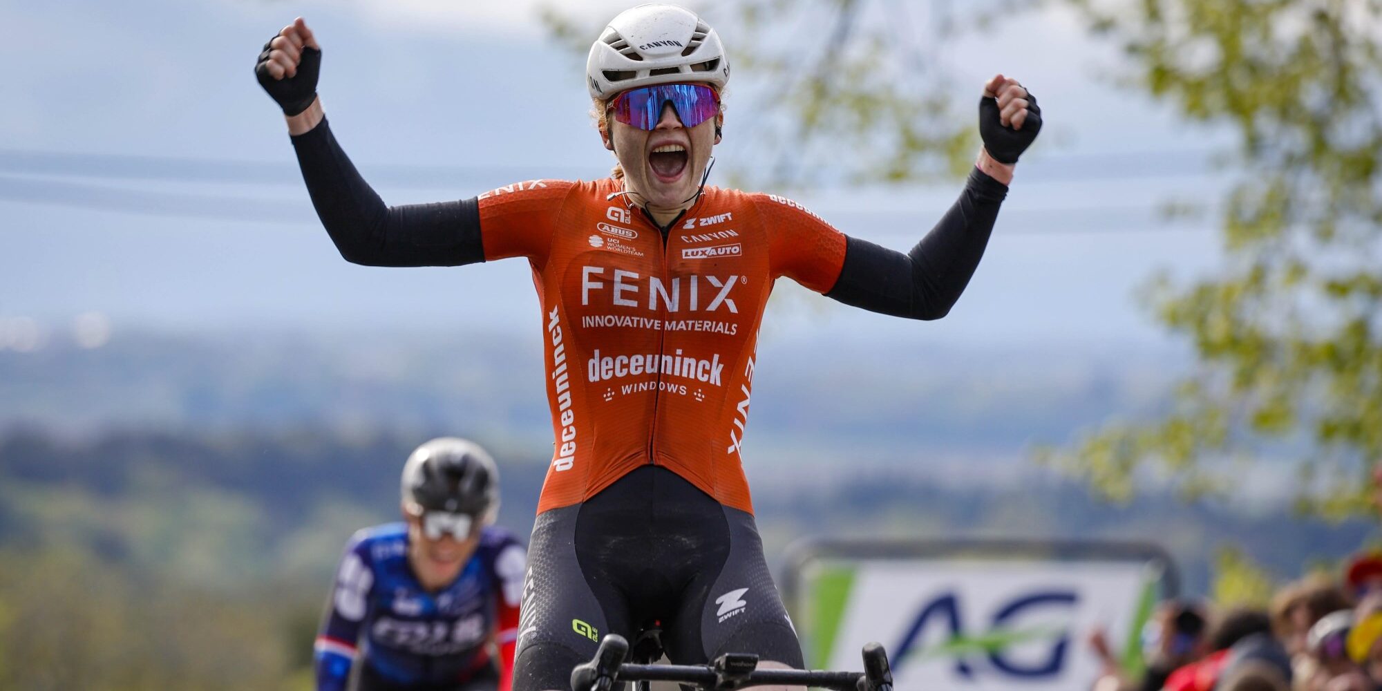 Demi Vollering beats Puck Pieterse to win Waalse Pijl 2026 in dominant fashion