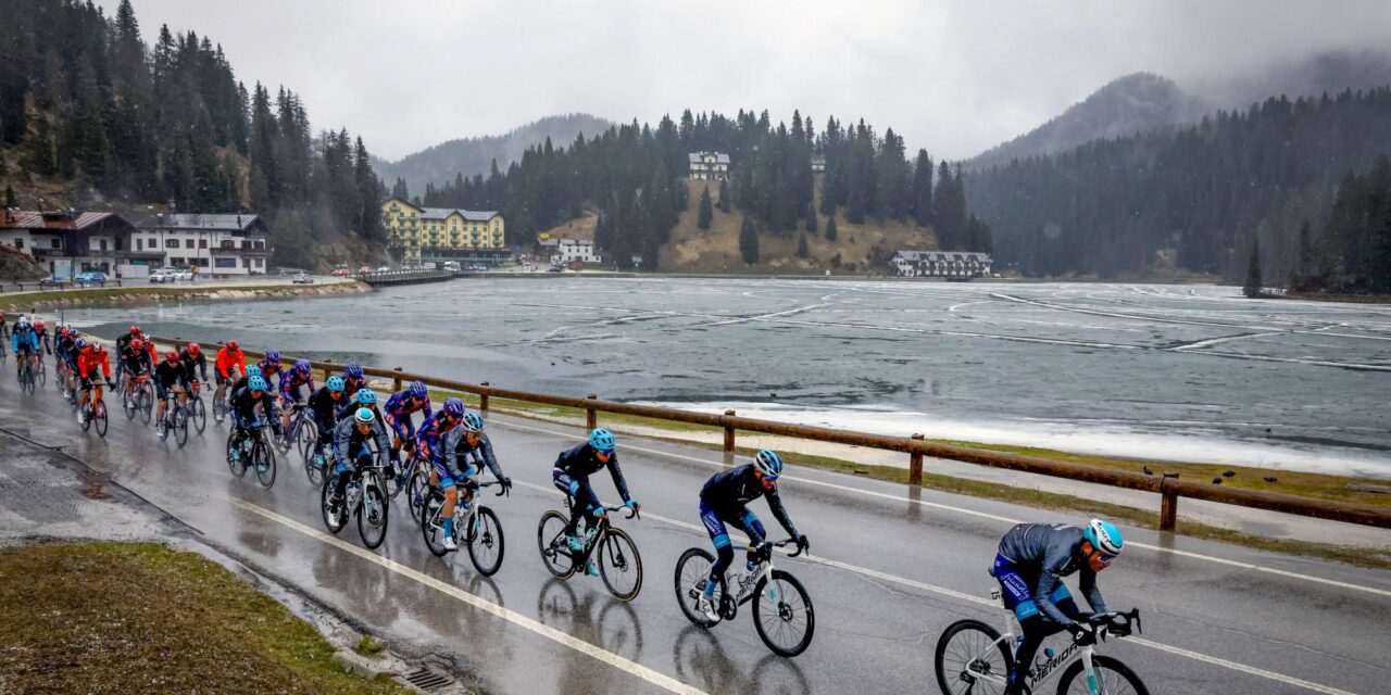 Opvallend: Vier renners worden door Arensman buiten tijd gereden, maar mogen Tour of the Alps toch vervolgen