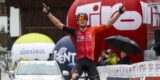 Thymen Arensman slaat op grootse wijze dubbelslag in vierde etappe Tour of the Alps
