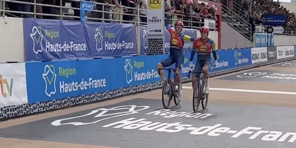 Lidl-Trek heerst in Parijs-Roubaix U23: Philipsen mag winnen van Söderqvist, Senna Remijn derde