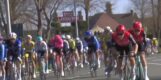 Arkéa-B&B Hotels haalt zich woede op de hals met aanval tijdens plaspauze van Pogacar en Van der Poel