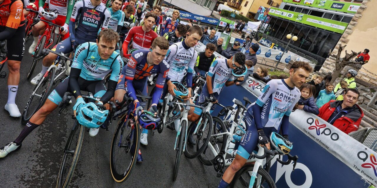Minuut stilte voor ‘wielerliefhebber’ paus Franciscus in Tour of the Alps